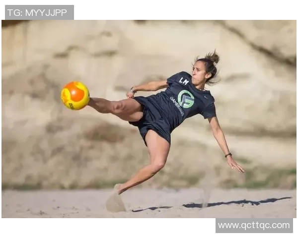 花式足球克里斯挑战世界足球巨星展示极限技巧与创意对决